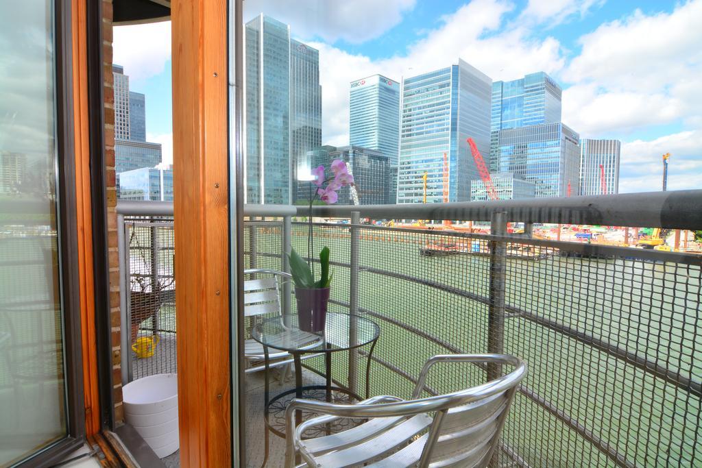 لندن Apartment Wharf - Meridian Place المظهر الخارجي الصورة